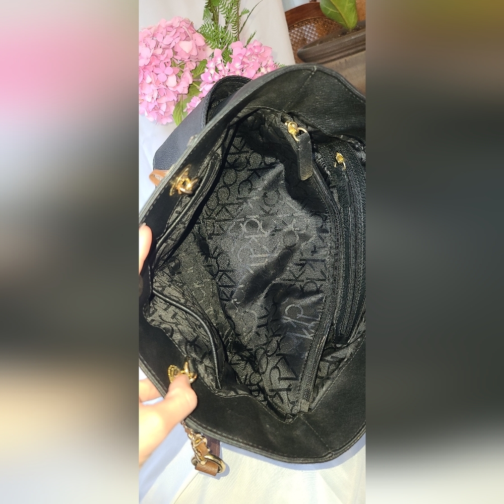 Calvin Klein Purse š - Picture 12 of 16